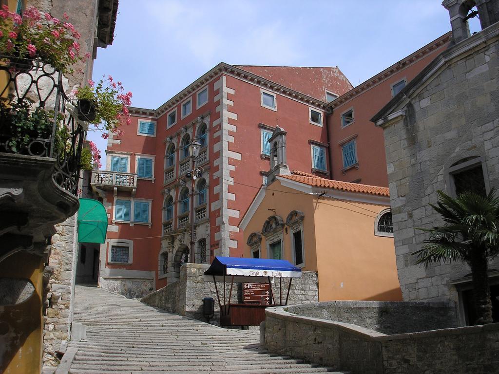 Apartments Sara Labin  Esterno foto